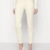 CLOSED Femme PUSHER Jeans Skinny Creme - Jean Slim Élégant -Promos CLOSED Magasin 98d7ff100c2d47ffbd106f27b3a359fd