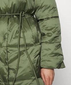 CLOSED ELMONT Veste D'hiver Thyme Femme - Manteau d'Hiver Élégant -Promos CLOSED Magasin 9ad64d958cb2404ca4360902d59abe90