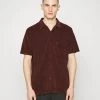 CLOSED Homme Chemise Détente en Éponge Brazil Nut - Vêtements de Plage Élégants -Promos CLOSED Magasin 9b4ea495202e4622b17b340994ae4260