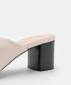 CLOSED ANA Mules à Talons en Ivoire pour Femme - Élégance et Confort -Promos CLOSED Magasin a010a74012434daba78913eefe3f7953