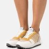 CLOSED Femme PEPPER Baskets Basses Yellow Calcite - Sneakers Basses Style Urbain -Promos CLOSED Magasin a40d800c4e774d1582aaddf922a899c5