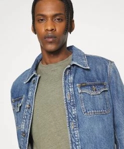 T-shirt Basique Homme CLOSED - Dried Basil | Confort et Style -Promos CLOSED Magasin a6aa9a65714e49b78a34dd341b1851da