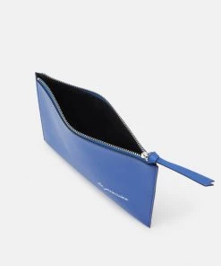 CLOSED Femme POUCH Pochette High Summer Sky - Pochette Élégante pour Soirée -Promos CLOSED Magasin a6b49263b9d54d4eb77277cd3961cb0e