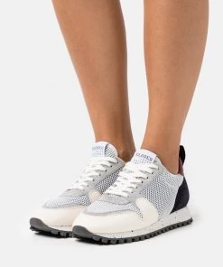 CLOSED PEPPER Baskets Basses Multi Color Femme - Sneakers Élégantes et Confortables