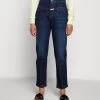 CLOSED Femme PEDAL PUSHER Jean Droit Dark Blue - Jeans droit élégant pour femme -Promos CLOSED Magasin a78661217e614e4db6170788b46d121c
