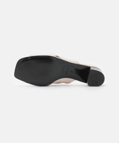 CLOSED ANA Mules à Talons en Ivoire pour Femme - Élégance et Confort -Promos CLOSED Magasin ab6af718b57e4c539d23839f6cf84143