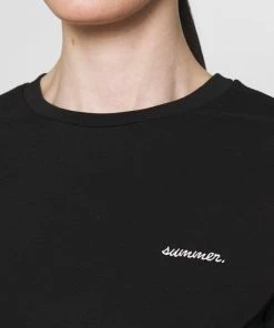 T-Shirt Basique Noir Femme CLOSED - Haut Décontracté Élégant -Promos CLOSED Magasin ad99be9ef22e434ea6961a1cfca1633b