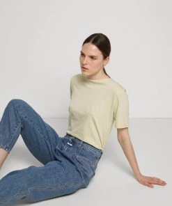 CLOSED Femme PEARL Jean Droit Mid Blue - Jeans Droit pour Femme -Promos CLOSED Magasin b2025e0ff0eb41e49a6f86203299a4bb