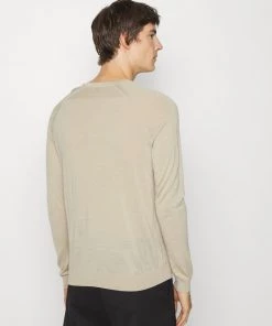 Pullover CLOSED Raglan Crew Neck Foreshore Homme - Maille Confortable et Élégante -Promos CLOSED Magasin b8b7c670aca847358308ee57b748324d