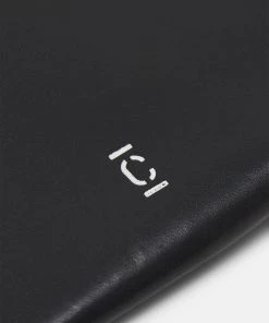 CLOSED Portefeuille Unisexe Noir - Portefeuille Élégant et Fonctionnel -Promos CLOSED Magasin ba16c4e4b206479ab4a5deaf45a03d83