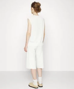 T-Shirt Femme Basique à Col Rond CLOSED - Ivory -Promos CLOSED Magasin ba2dff7237524f59a6628e49bd42a181