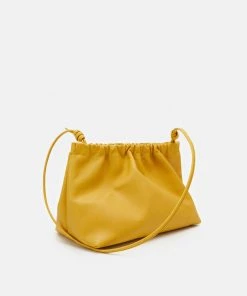 CLOSED Sac Bandoulière Curry Femme - Sac à Main Élégant et Pratique -Promos CLOSED Magasin bc251860a28442778cc24c72d0d256d3