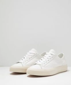 CLOSED Baskets Basses White Homme - Sneakers Élégantes pour Homme -Promos CLOSED Magasin bc51fde6f4634f48a4124561797c613e