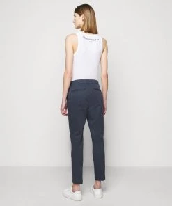 CLOSED Femme JACK Chino Dark Night - Pantalon Chino Élégant pour Femme -Promos CLOSED Magasin bf93e1c463fd47a089911f9269012549