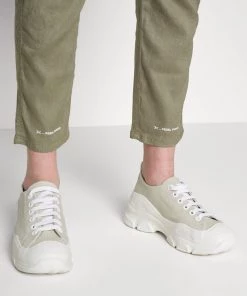 CLOSED Pantalon Classique Dried Basil Femme - Pantalon Pédalier Élégant -Promos CLOSED Magasin c100e1ce5bdd47c58c2bcafe41d63584