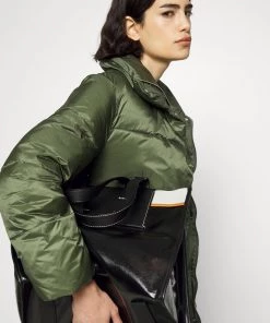 CLOSED ELMONT Veste D'hiver Thyme Femme - Manteau d'Hiver Élégant -Promos CLOSED Magasin c1fd7bd063ba4abd9523a4ea4c647406