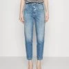 CLOSED Femme PEDAL PUSHER Jean Slim Mid Blue - Jean Slim Taille Haute -Promos CLOSED Magasin c2239dec341645bb8538f57ab641cd1a