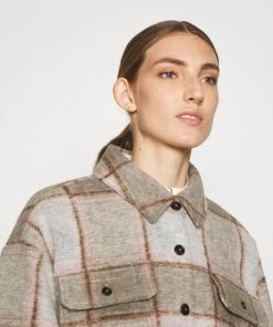 CLOSED Femme TITANIA Manteau Court Muddy Beige - Manteau Court Élégant -Promos CLOSED Magasin c27167b866394b5cba26ebe642a86704