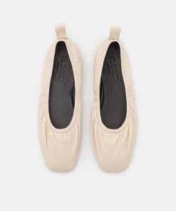 CLOSED Ballerines Femme Yellow Ecru - Ballerines Classiques Élégantes -Promos CLOSED Magasin c41faa61431c45f99451418c78e4a404