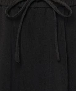 Jupe Trapèze Femme Noir CLOSED - Élégance et Style Intemporel -Promos CLOSED Magasin c443e96b86ad4b92a771a18bfe38fd9a