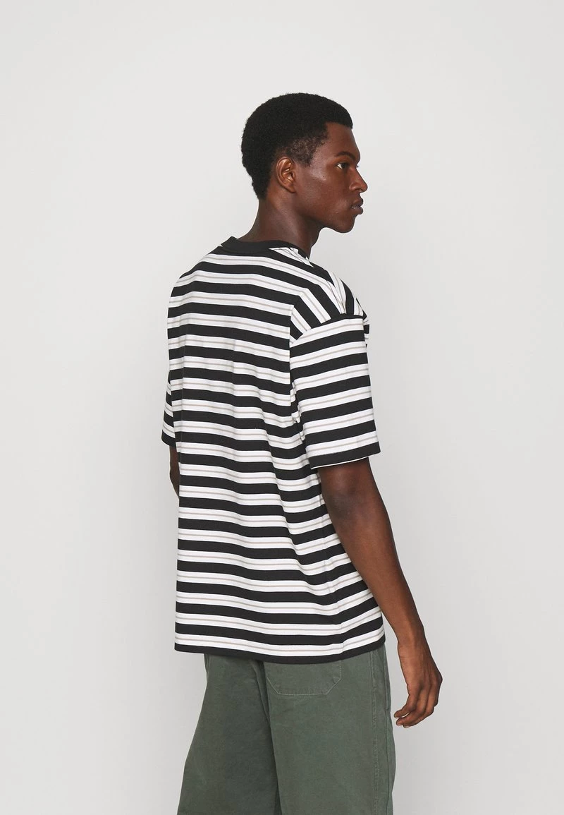 T-shirt Homme Imprimé Noir CLOSED - Style Décontracté et Moderne 5 T-shirt Homme Imprimé Noir CLOSED - Style Décontracté et Moderne – Image 3