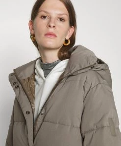 CLOSED Femme VALEA Veste D'hiver Muddy Beige - Manteau d'hiver élégant et chaud -Promos CLOSED Magasin c75dd7d8283945a281b25144e00dcd9a