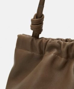 CLOSED Femme CLUTCH Sac Bandoulière Green Umber - Sac à main élégant et pratique -Promos CLOSED Magasin c7e5f359bab94c1ba2456b659d5a2545