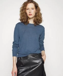 Pull Femme CLOSED CREW LONG SLEEVE Orion Bleu - Confort et Style