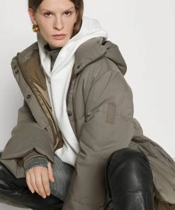 CLOSED Femme VALEA Veste D'hiver Muddy Beige - Manteau d'hiver élégant et chaud -Promos CLOSED Magasin d1be71f8db84433ea41b7502fe83306d