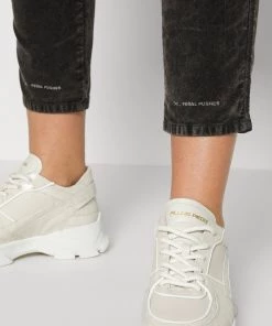 Pantalon Classique Washed Black Femme CLOSED - Style Intemporel -Promos CLOSED Magasin d2a6c8823a234903aad6dfe8192920f5