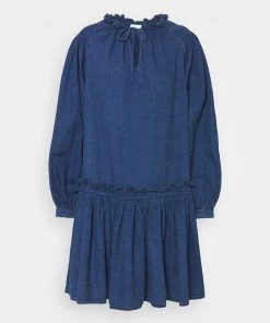 CLOSED Femme KARI Robe En Jean Dark Blue Denim - Robe décontractée en denim bleu foncé -Promos CLOSED Magasin d567067d95734b45a8520dbf2995040f