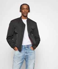 CLOSED COOPER Jeans Fuselé Homme Slim Bleu Clair - Jean Slim Homme de Luxe -Promos CLOSED Magasin d5ae3803feee45e0b876d66295a19393