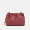 CLOSED Femme CLUTCH Sac Bandoulière Rose - Sac à main élégant et tendance -Promos CLOSED Magasin d72b2997ece140d1a8232cc586180139