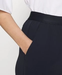 CLOSED EVELYN Pantalon Classique Dark Night Femme - Pantalon Élégant pour Femme -Promos CLOSED Magasin d8ed8f4ec9cf4578bd84b8fc666409aa