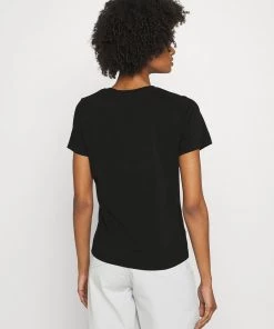 T-shirt Femme CLOSED Col Rond avec Logo Imprimé Noir -Promos CLOSED Magasin d94b32bd377a4e80aa320fc07dca1073