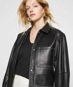 T-Shirt Femme Basique Noir à Col en V - CLOSED -Promos CLOSED Magasin d9b612638f7142109b7710ee3f0b2cd5