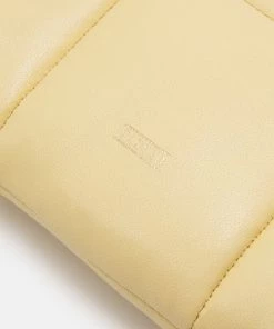 CLOSED MEL CROSSBODY Sac Bandoulière Grain Femme - Sac à Main Élégant et Pratique -Promos CLOSED Magasin d9e00f3eef7c4f3eb5d4b6c19a9bba33