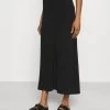 CLOSED Femme AGDA Jupe Longue Noir - Jupe Maxi Élégante pour Femme -Promos CLOSED Magasin d9f0b904a6a84e0fbccc8a30633318da