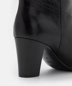 CLOSED Femme FRANCES Bottes Classiques Noires - Chaussures Élégantes et Confortables -Promos CLOSED Magasin dadf90e5356e4fb3a5001979f1d42345