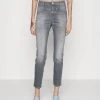 CLOSED Femme PUSHER Jeans Skinny Gris Moyen - Jean Slim Élégant -Promos CLOSED Magasin db67804db3b24fd9bc4c74bc2883768b
