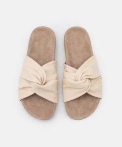 CLOSED KYOMI Mules Ecru Femme - Mules plates élégantes et confortables -Promos CLOSED Magasin dd8ee43658fa48a090ff69b168ea1cb5