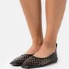 CLOSED Femme PERFORATED Ballerines Noir - Ballerines Classiques Élégantes -Promos CLOSED Magasin df0c1db5e2894274987d763b59d78ae4