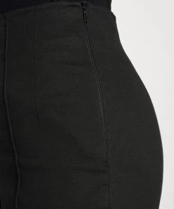 CLOSED KYLA Pantalon Classique Noir pour Femme - Élégance et Confort -Promos CLOSED Magasin e0e14be9c638477cae2a03b0973526bc
