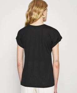 T-Shirt Femme Basique Noir à Col en V - CLOSED -Promos CLOSED Magasin e2208ae0f6ad4c8bb94596506a9e64d6