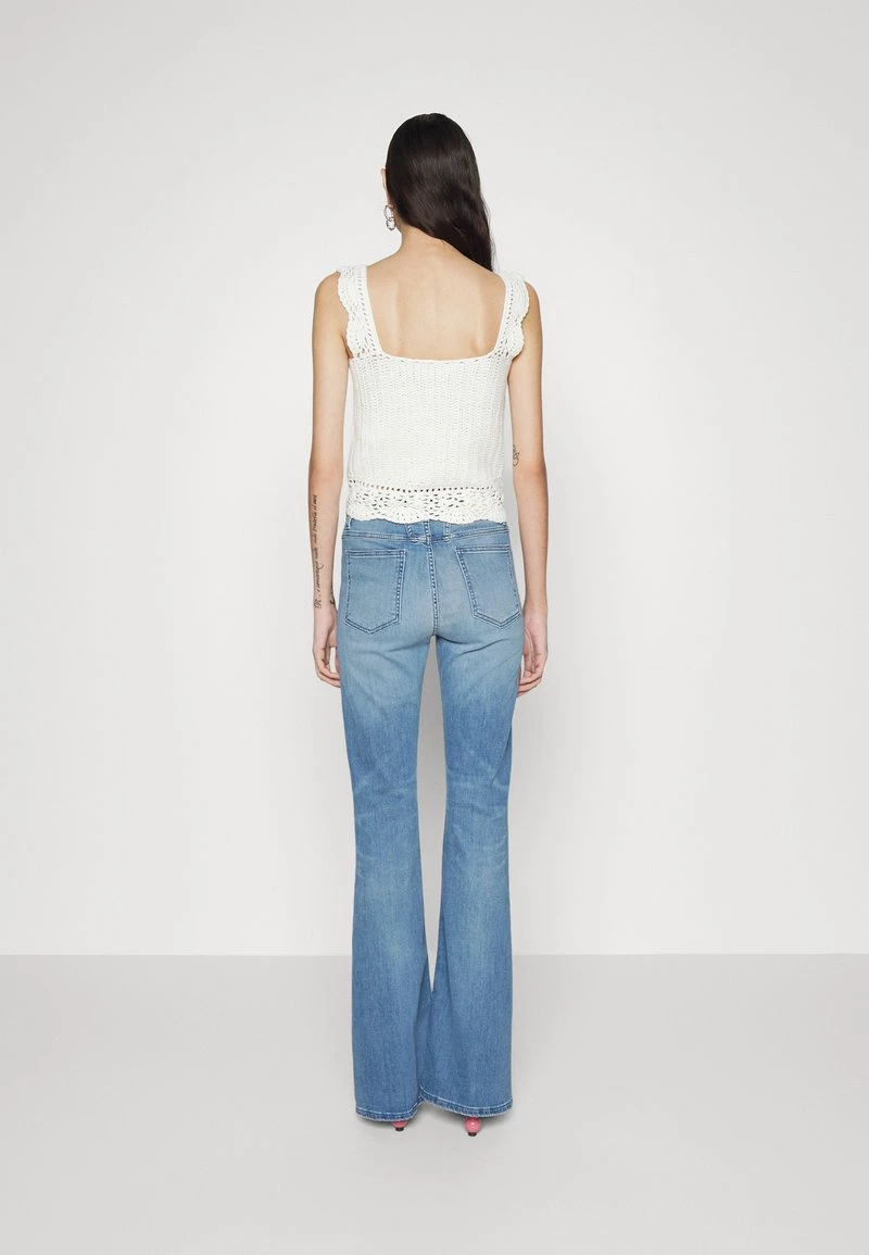 CLOSED Femme RAWLIN Jean Bootcut Bleu Moyen - Style Élégant et Confortable 5 CLOSED Femme RAWLIN Jean Bootcut Bleu Moyen - Style Élégant et Confortable – Image 3