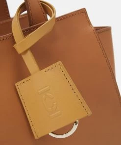 CLOSED Femme TOP HANDLE Sac à Main Gold Earth - Sac à Main Élégant et Luxueux -Promos CLOSED Magasin eac3b23c207245fa8c4aa4b05c492aba