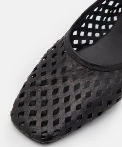 CLOSED Femme PERFORATED Ballerines Noir - Ballerines Classiques Élégantes -Promos CLOSED Magasin ecfb542f065c417686765a5f8773dd68