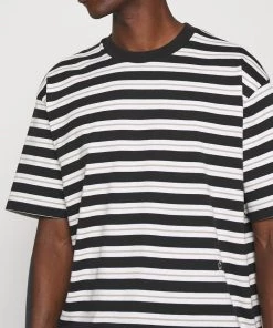 T-shirt Homme Imprimé Noir CLOSED - Style Décontracté et Moderne 14 T-shirt Homme Imprimé Noir CLOSED - Style Décontracté et Moderne -Promos CLOSED Magasin edc776bb7dcf4252a565186eef3693a6