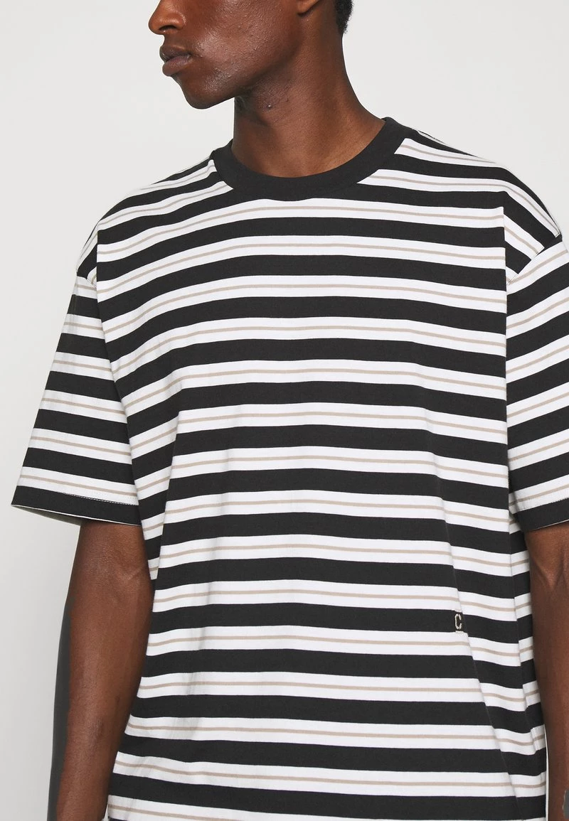 T-shirt Homme Imprimé Noir CLOSED - Style Décontracté et Moderne 7 T-shirt Homme Imprimé Noir CLOSED - Style Décontracté et Moderne – Image 5