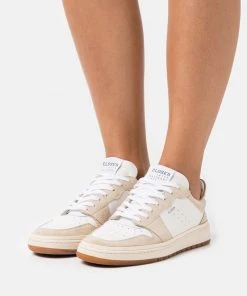 CLOSED Femme Baskets Basses White - Sneakers Élégantes et Confortables